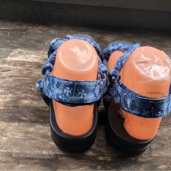 Sam & Libby Women's Multi Blue Fabric Sandal Rubber Sole Adjustable Strap Size 8 - Picture 7 of 11